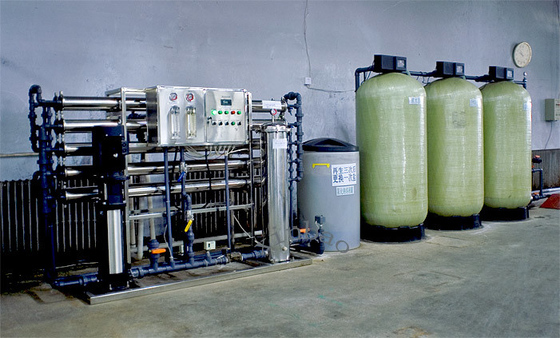 बगीचे में पानी देने के लिए स्टेनलेस स्टील / FRP 2500L/H RO रिवर्स ऑस्मोसिस सिस्टम