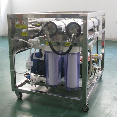 सौर ऊर्जा संचालित समुद्री जल आरओ प्लांट 1000LPD डिसेलिनेशन मशीन 8% रिकवरी दर